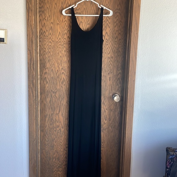 Elegant Black Slinky Maxi Dress - Picture 4 of 5